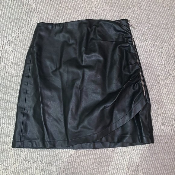 Zara, Black Leather Skirt w/ side Zip, Size Small - Picture 1 of 4